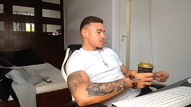 Snapshot of ElijahThorne chatting on February 4, 2026, 9:48 am ElijahThorne online show from February 4, 2026, 9:48 am