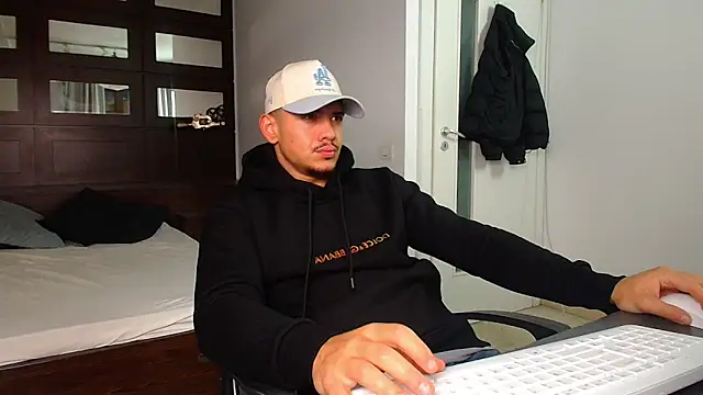 Snapshot of ElijahThorne chatting on February 9, 2026, 5:44 am ElijahThorne online show from February 9, 2026, 5:44 am