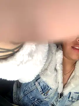 Bailey Pink online show from November 24, 2025, 5:12 pm