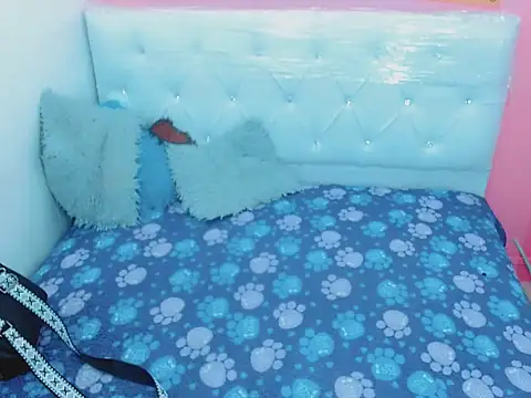 Snapshot of xwetdreamsx chatting on February 7, 2026, 7:39 pm xwetdreamsx online show from February 7, 2026, 7:39 pm