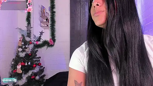 Snapshot of Cristal_dark chatting on December 19, 2025, 9:33 pm Cristal dark online show from December 19, 2025, 9:33 pm