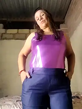 MIA-LARIOS online show from February 10, 2026, 3:32 am