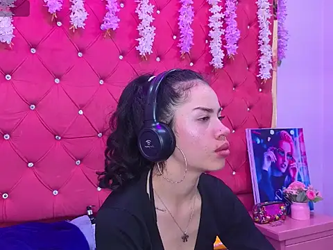 Nanis James15 online show from November 23, 2025, 2:44 am