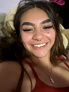 Snapshot of Yunaraa chatting on November 26, 2025, 3:29 am Yunaraa online show from November 26, 2025, 3:29 am