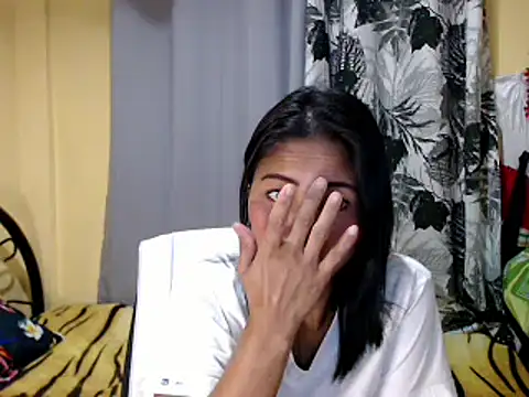 lovelyxmorena online show from January 15, 2026, 1:37 pm