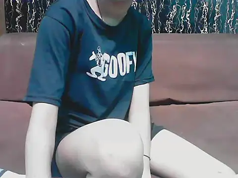 hello baby01 online show from April 13, 2026, 5:40 pm