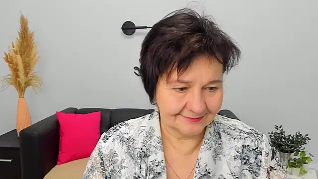 EveRalphes online show from December 2, 2025, 7:25 am