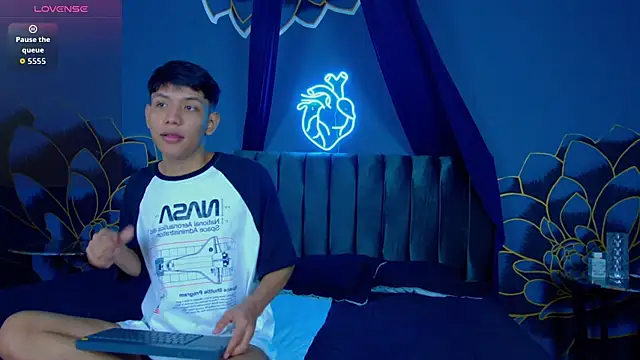 Liam Sinclair online show from December 1, 2025, 12:21 pm