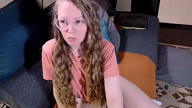 Snapshot of G0LDI chatting on April 28, 2026, 12:32 pm G0LDI online show from April 28, 2026, 12:32 pm