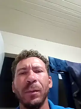 RobertoLuiz84 online show from February 3, 2026, 6:22 am