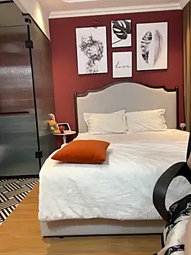 Queen-of-Love online show from November 27, 2025, 6:26 am