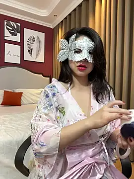 Queen-of-Love online show from December 2, 2025, 2:12 pm