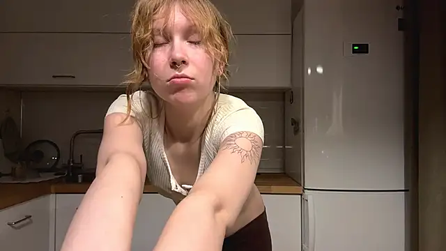 ElfriedaZwack online show from April 8, 2026, 4:18 pm