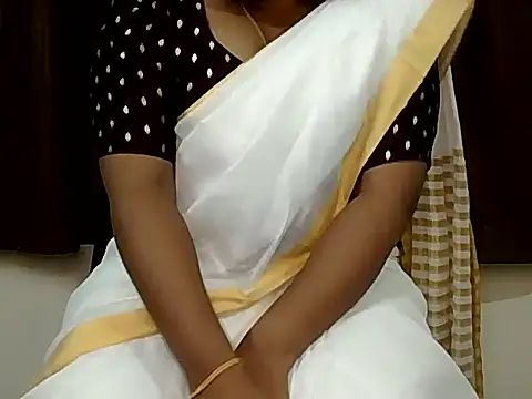 cleopatra9999 online show from April 15, 2026, 2:24 pm