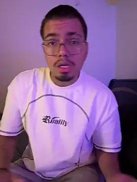 Snapshot of Henry_villa23 chatting on January 18, 2026, 5:22 am Henry villa23 online show from January 18, 2026, 5:22 am