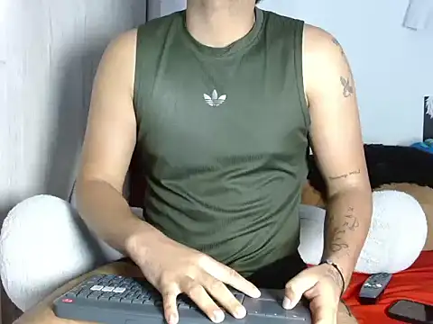 Snapshot of Henry_villa23 chatting on February 7, 2026, 1:15 pm Henry villa23 online show from February 7, 2026, 1:15 pm