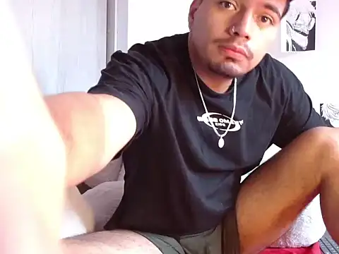 Snapshot of Henry_villa23 chatting on February 9, 2026, 3:27 pm Henry villa23 online show from February 9, 2026, 3:27 pm