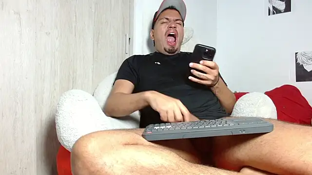 Snapshot of Henry_villa23 chatting on February 19, 2026, 5:47 am Henry villa23 online show from February 19, 2026, 5:47 am