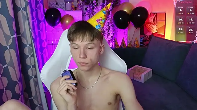 cuMte boy online show from March 26, 2026, 1:11 am