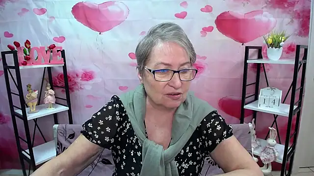 OlgaLuck online show from April 14, 2026, 5:35 am