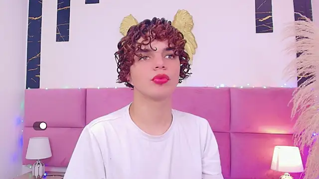 Skyee angel online show from December 14, 2025, 1:49 pm