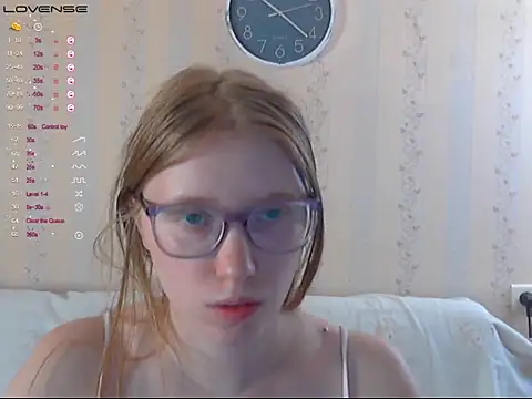 LustfulSarah online show from October 4, 2025, 7:23 pm