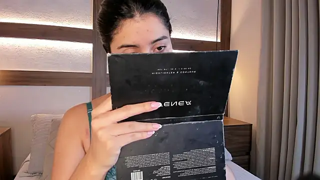 SarhaVega online show from March 29, 2026, 12:49 pm