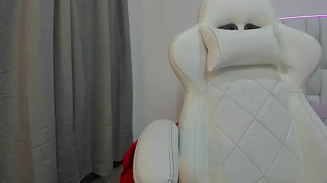 mask red girl online show from March 4, 2026, 12:55 pm