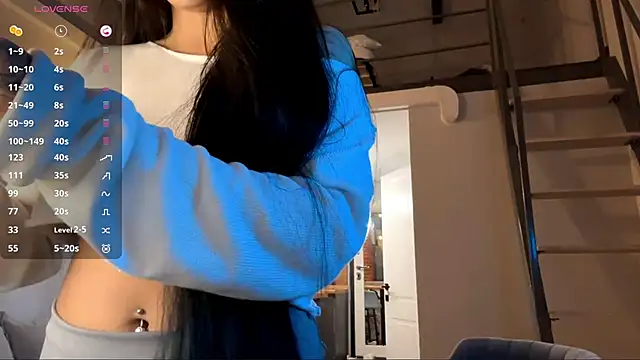 EIeniVanwart online show from January 7, 2026, 4:42 pm