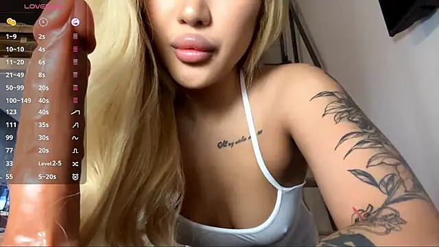 EIeniVanwart online show from February 4, 2026, 5:08 pm