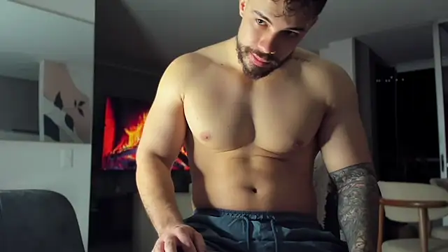 Valenthino Salvatore online show from March 28, 2026, 3:39 am