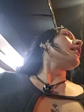Eveeelyn25 online show from April 25, 2026, 2:14 am