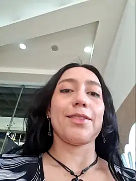 Eveeelyn25 online show from May 3, 2026, 10:27 pm