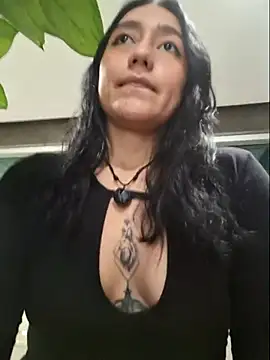 Eveeelyn25 online show from May 24, 2026, 12:37 am