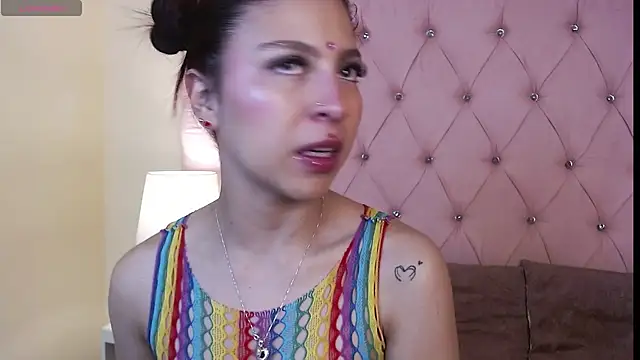 Hillary Thomson online show from November 24, 2025, 1:00 pm