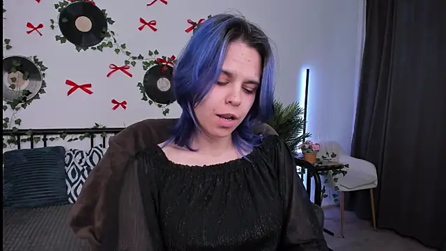 LiraBelle online show from May 13, 2026, 3:15 am
