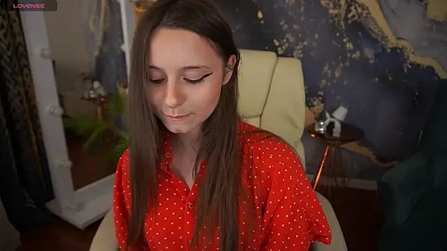 TinyNatalie online show from May 12, 2026, 8:06 pm