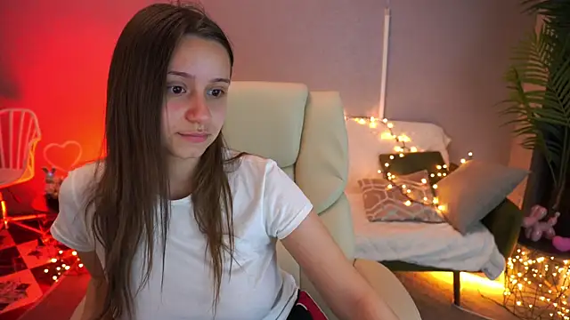 TinyNatalie online show from May 16, 2026, 9:13 pm