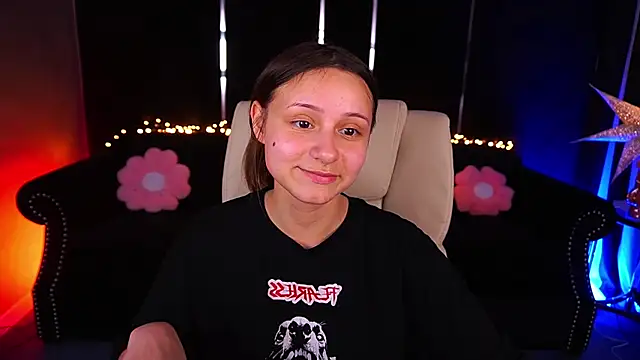 TinyNatalie online show from May 19, 2026, 12:33 pm