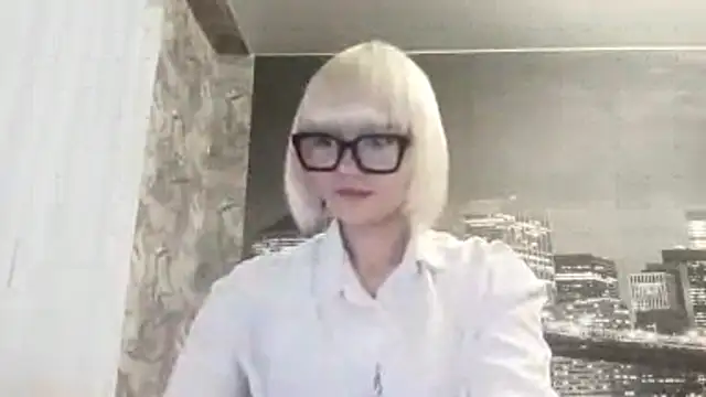 ElenoreVogtman online show from November 27, 2025, 6:26 am