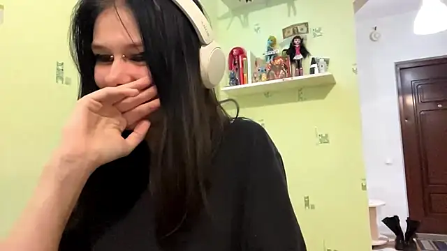 Snapshot of TraceeSchutt chatting on December 3, 2025, 8:29 pm TraceeSchutt online show from December 3, 2025, 8:29 pm