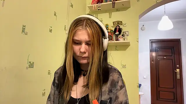 Snapshot of TraceeSchutt chatting on January 7, 2026, 11:07 pm TraceeSchutt online show from January 7, 2026, 11:07 pm