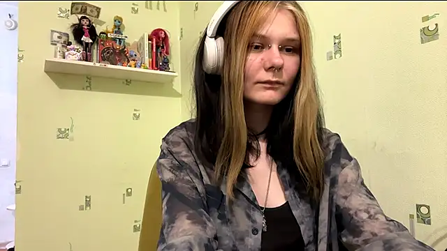 Snapshot of TraceeSchutt chatting on January 10, 2026, 7:48 pm TraceeSchutt online show from January 10, 2026, 7:48 pm