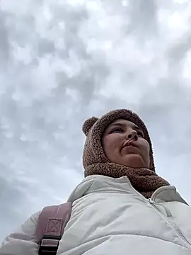 KateBurlesk online show from December 22, 2025, 9:17 am