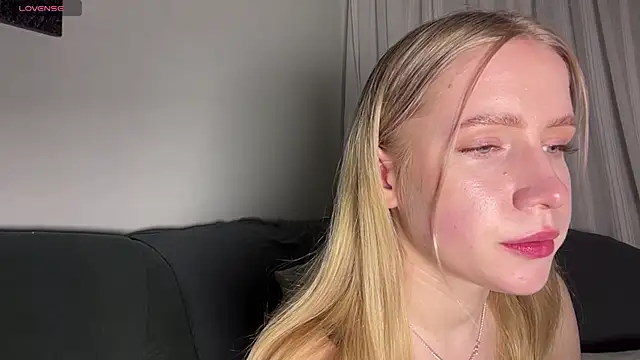 Alice meow15 online show from April 3, 2026, 9:13 pm