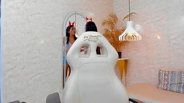 Snapshot of Mai_Bigboobs chatting on December 1, 2025, 11:48 am Mai Bigboobs online show from December 1, 2025, 11:48 am