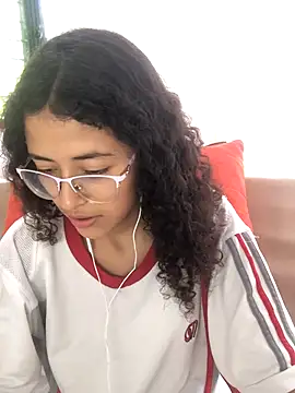 Lucris0304 online show from November 26, 2025, 7:26 pm