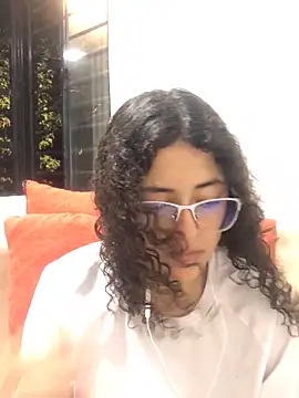 Lucris0304 online show from November 28, 2025, 2:03 am