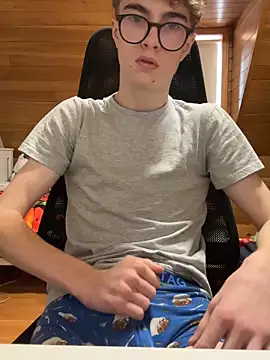 leBeauGosseMasquer online show from November 22, 2025, 7:24 pm