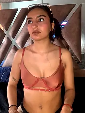 ZoeJohnson Pink online show from November 26, 2025, 12:50 pm